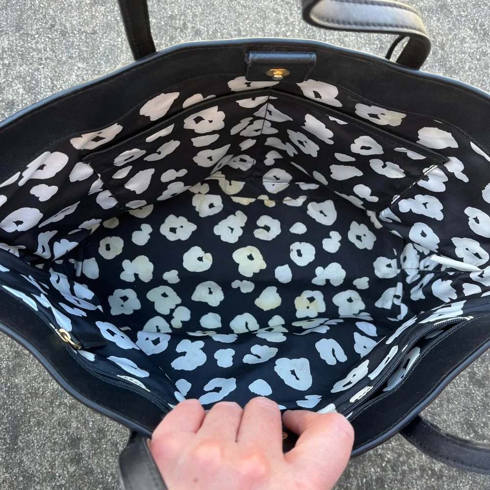 Marc Jacobs Saffiano Black Nylon Shoulder Bag with Gold Logo - Picture 5 of 12